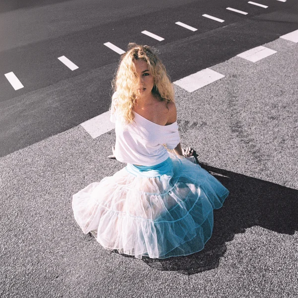 LAURA ADELINE - ACQUAINTED